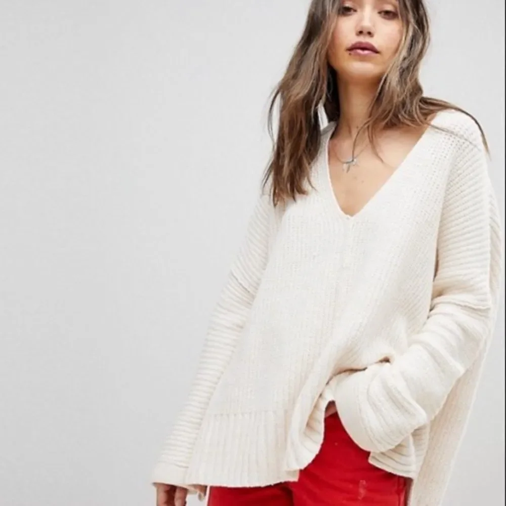 ✨ Free People Take Over Me V-Neck Knit Sweater✨